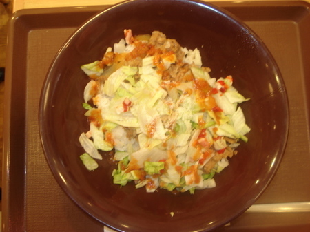 sukiya-spicy-tomato-lettuce-gyudon04.jpg