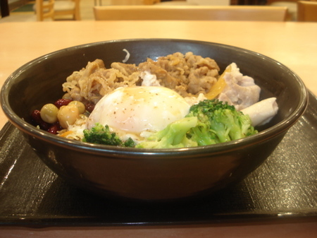 yoshinoya-rizap-salad04.jpg